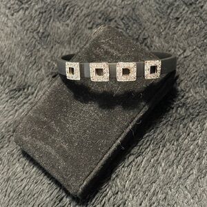 Sterling Silver 925 & Silicone with Cubic Zirconia stones.
Bracelet from Italy.